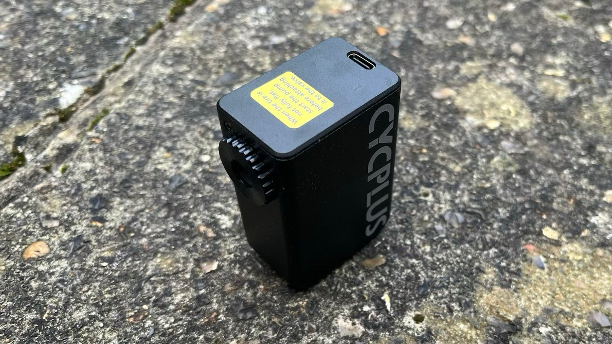 Cycplus Cube Mini tyre inflator
